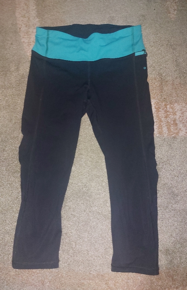 NWOT Lululemon Luxstreme Crops 4
